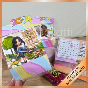4 modelos de mini calendários de mesa meninas 2026
