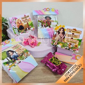 4 modelos de mini calendários de mesa meninas 2026