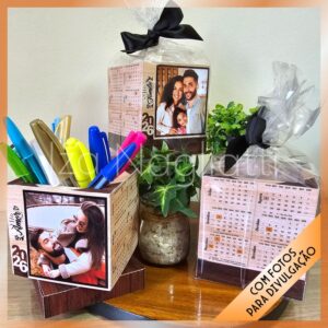 4 Porta canetas giratório com fotos – 2026