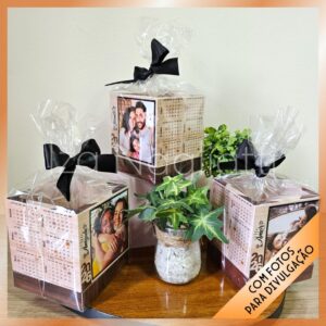 4 Porta canetas giratório com fotos – 2026